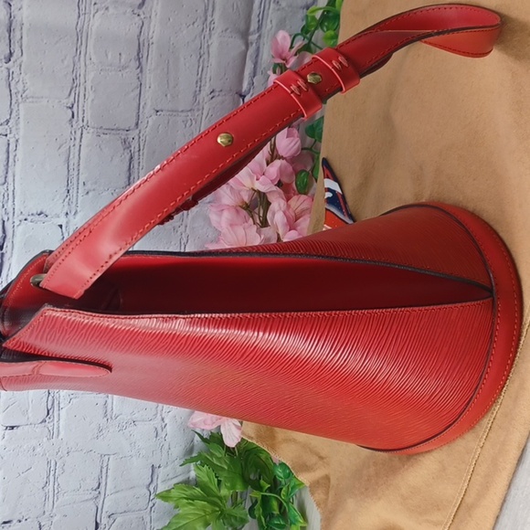 Louis Vuitton Cluny Red Epi Leather Shoulder Bag - Picture 6 of 16